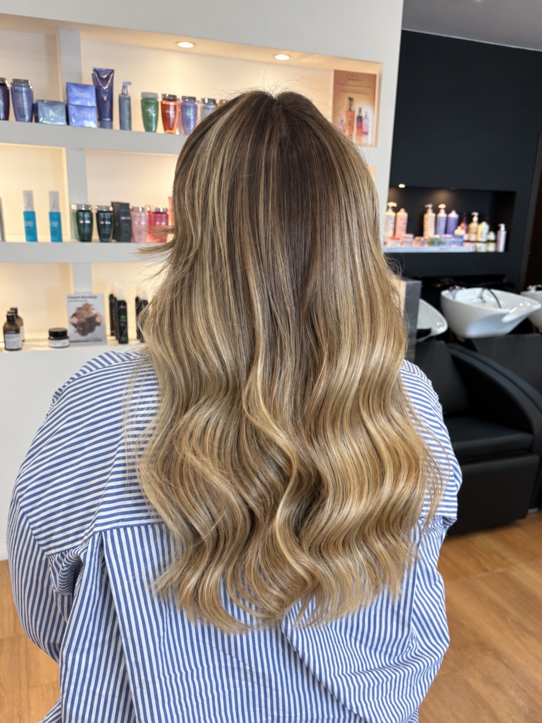 ✨ Un balayage ravivé, une chevelure sublimée 🤎 Un joli...